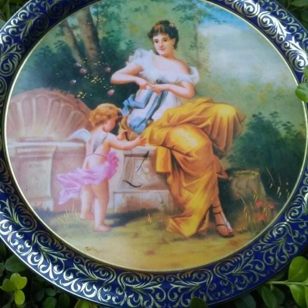 Vintage Decorative English Tin - 10" - Picture 7 of 7
